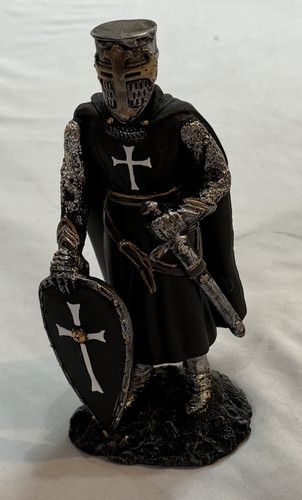 Black cloaked crusader knight - black,